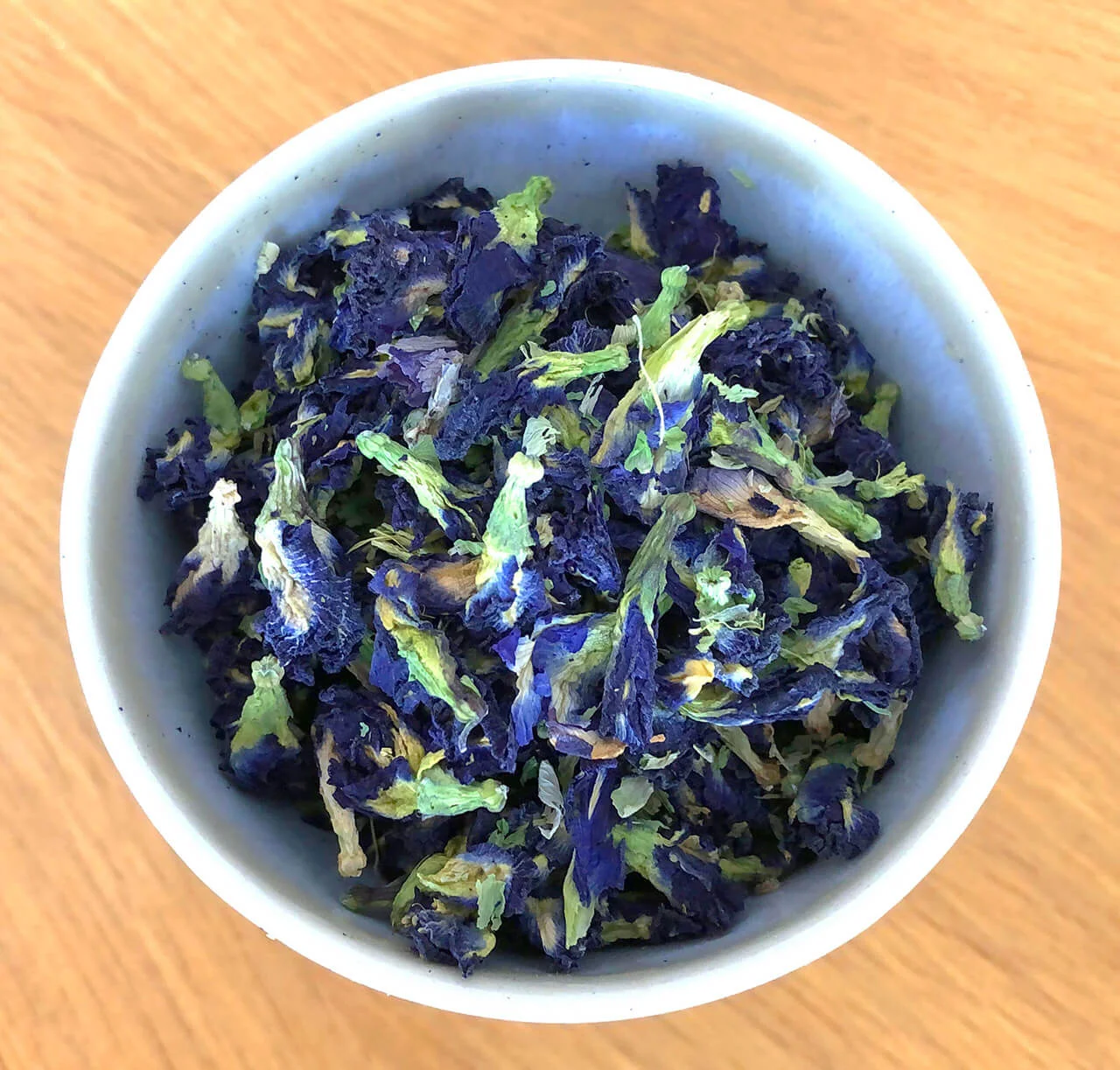 Pure butterfly pea flowers from Pois Bleu Pur product, top down shot